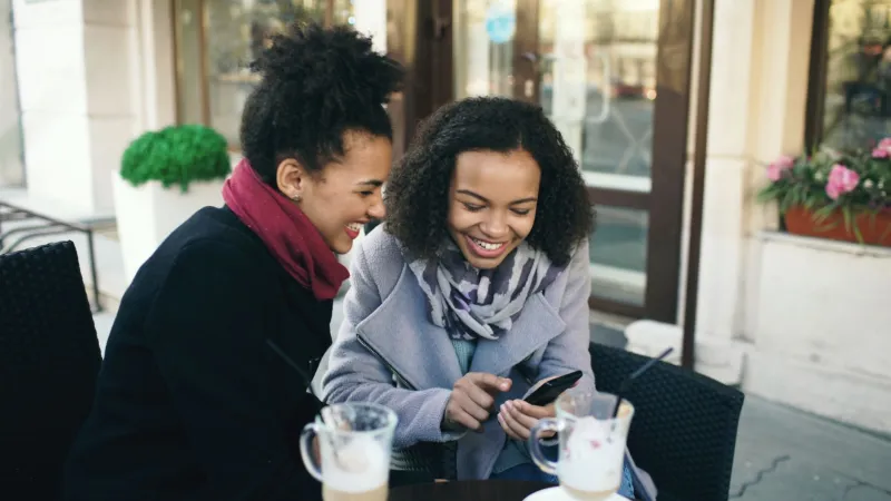 I Replaced My Group Chats With Coffee Dates for a Month. It Was Weirdly Humbling.
